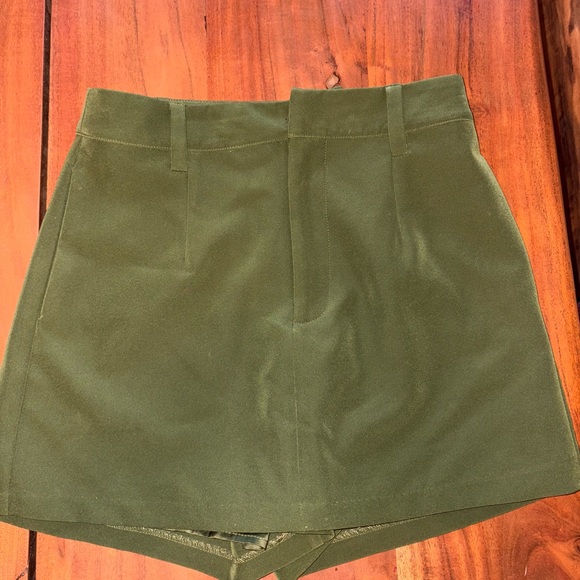 Camila Coelho Olive Blazer and Skort SET - Picture 4 of 7